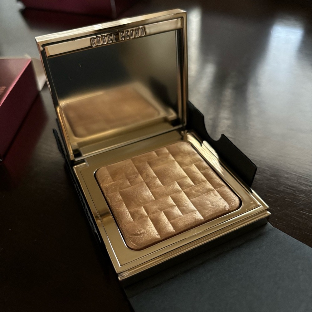 Bobbi Brown Highlighting Powder, Moon Glow, brand new